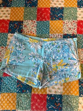 Lilly Pulitzer Adie Shorts in Breakwater Blue Allover Daisy Dance